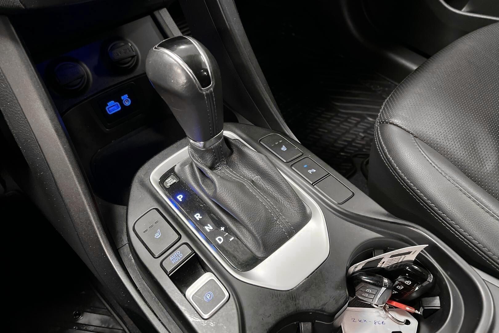 Hyundai Santa Fe iso kuva 16