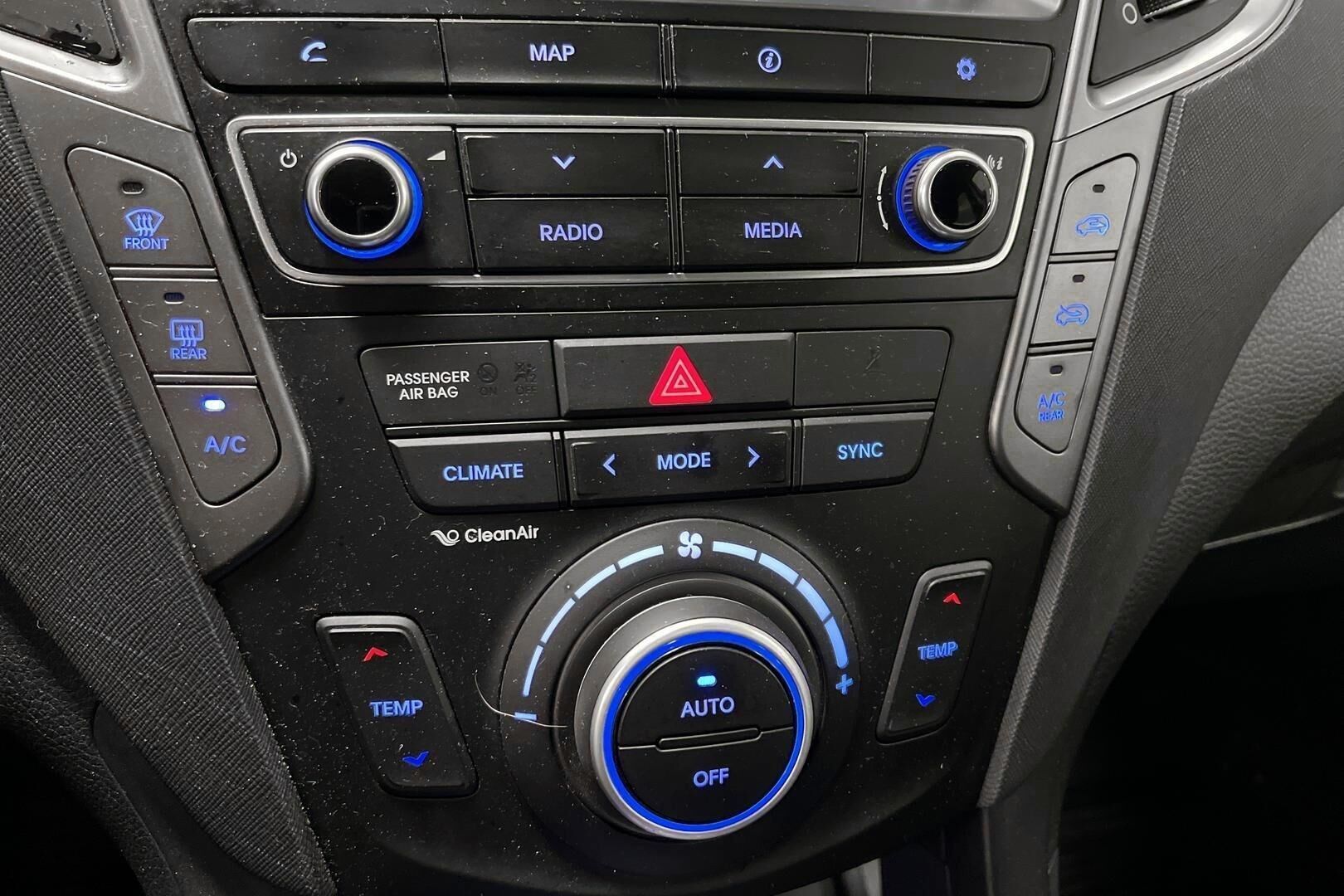 Hyundai Santa Fe iso kuva 17