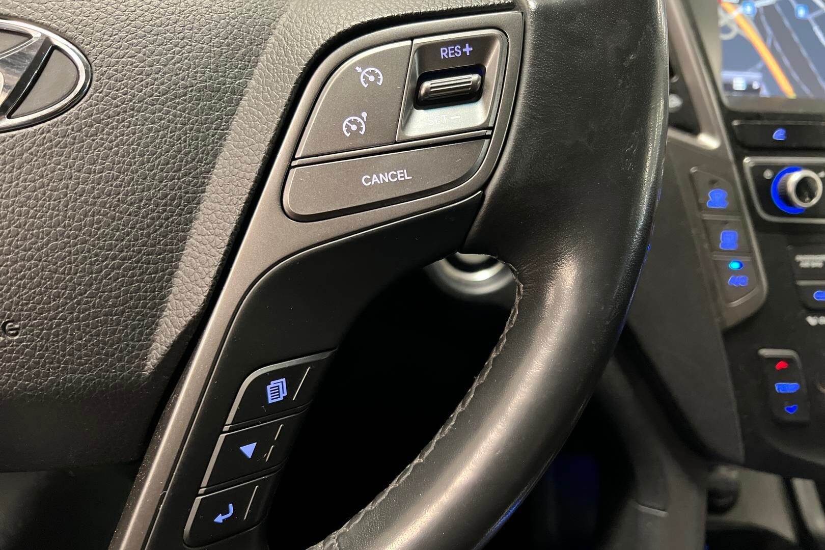 Hyundai Santa Fe iso kuva 17