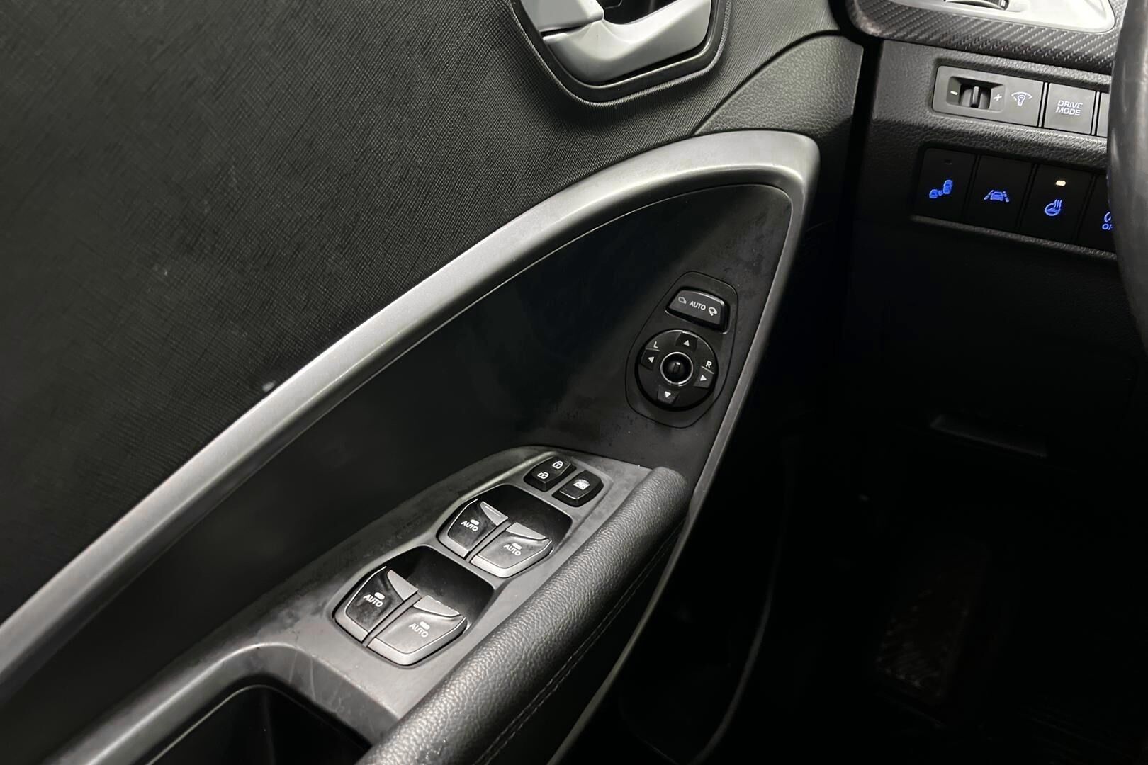 Hyundai Santa Fe iso kuva 19