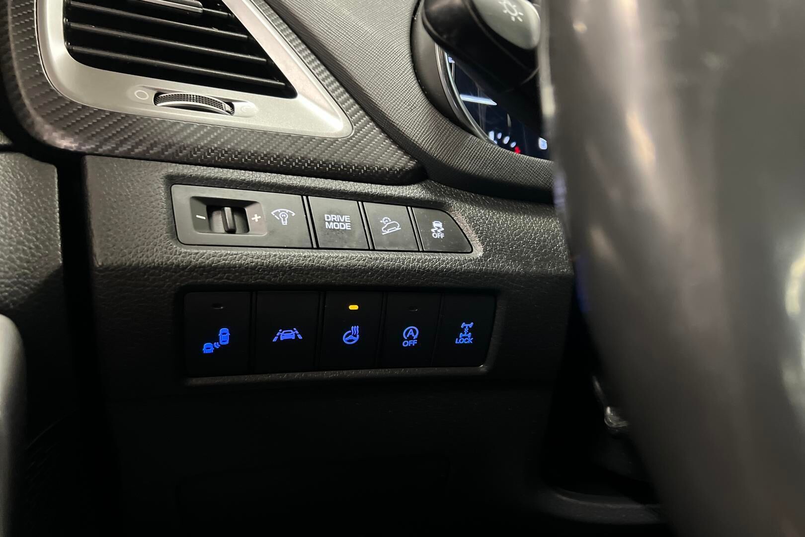 Hyundai Santa Fe iso kuva 22