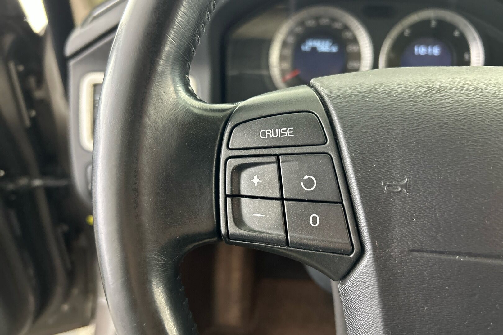 Volvo S80 iso kuva 17