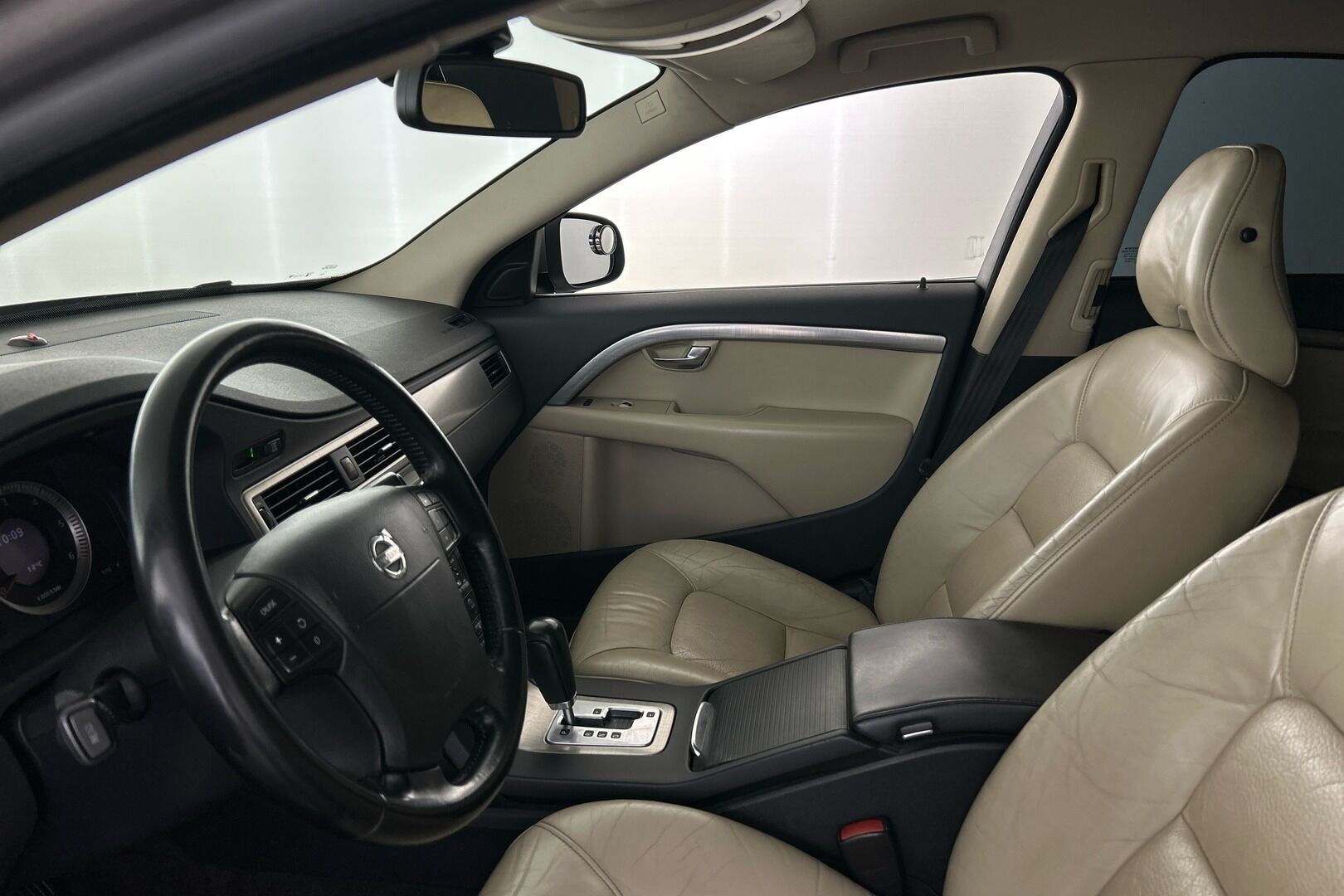 Volvo S80 iso kuva 4