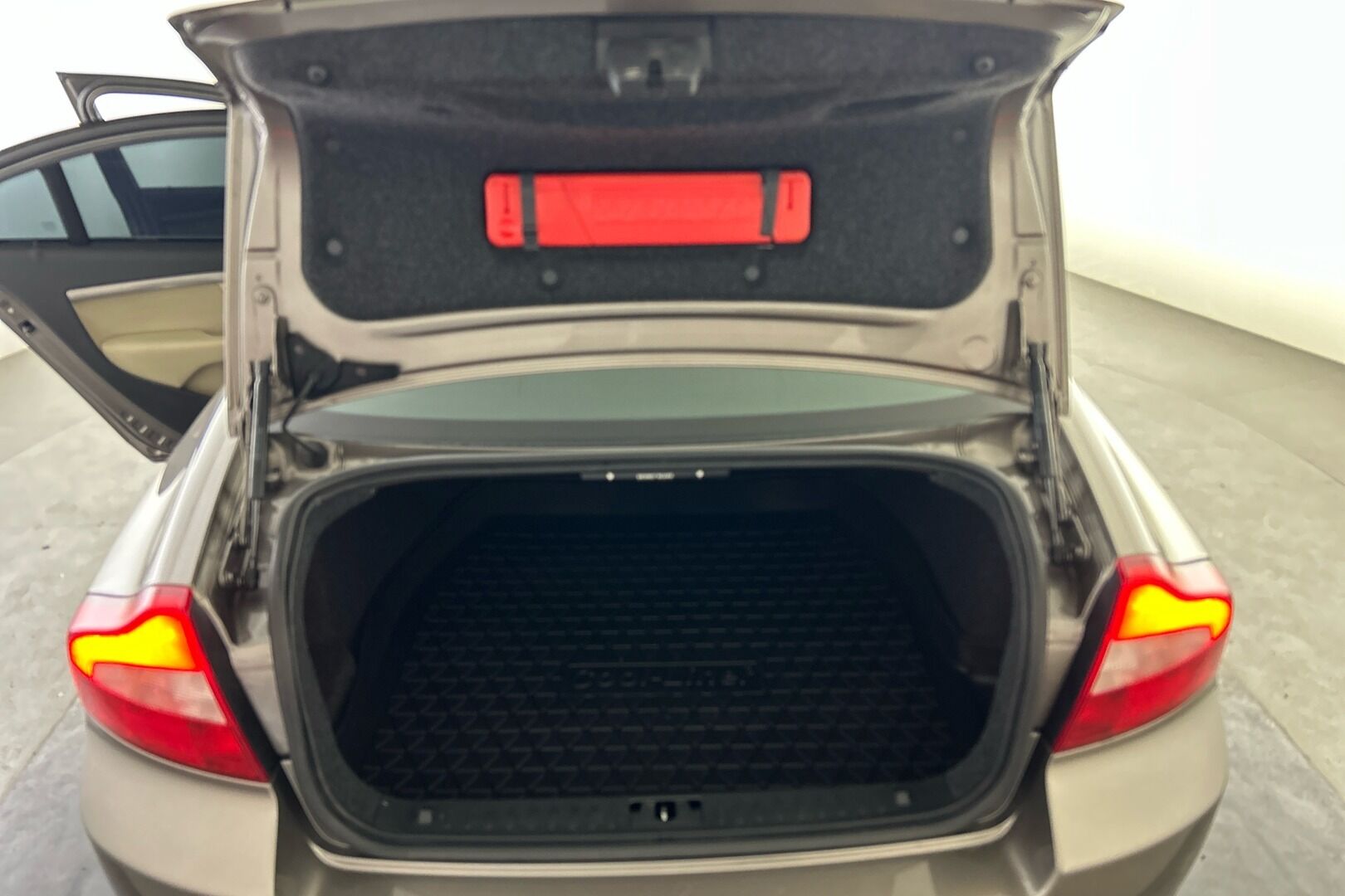 Volvo S80 iso kuva 6
