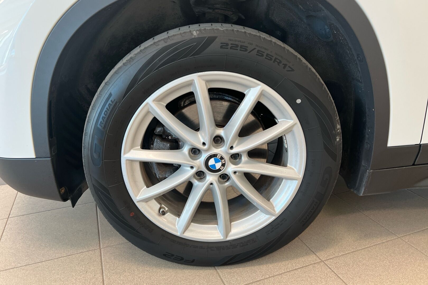 BMW X1 iso kuva 10