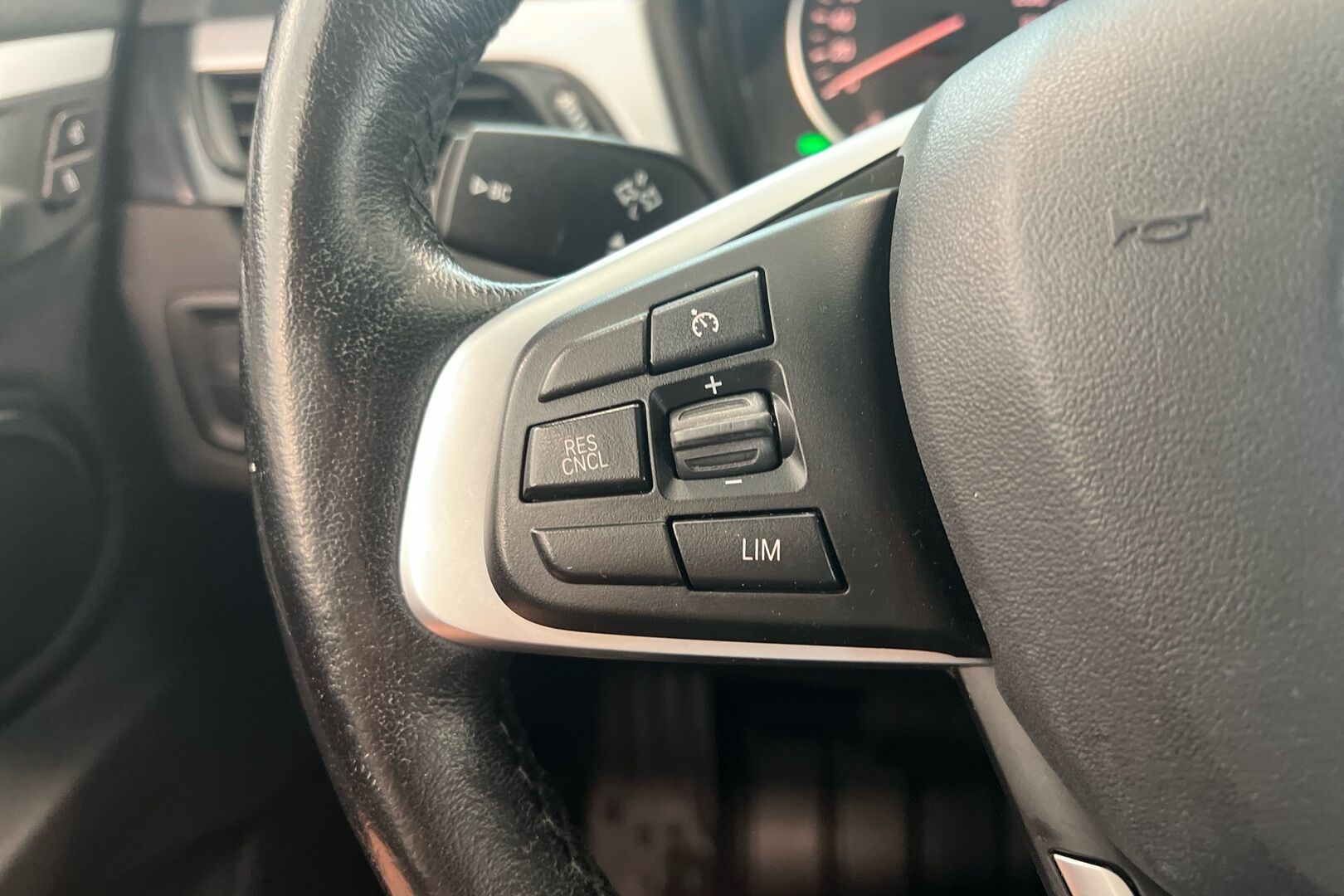 BMW X1 iso kuva 14