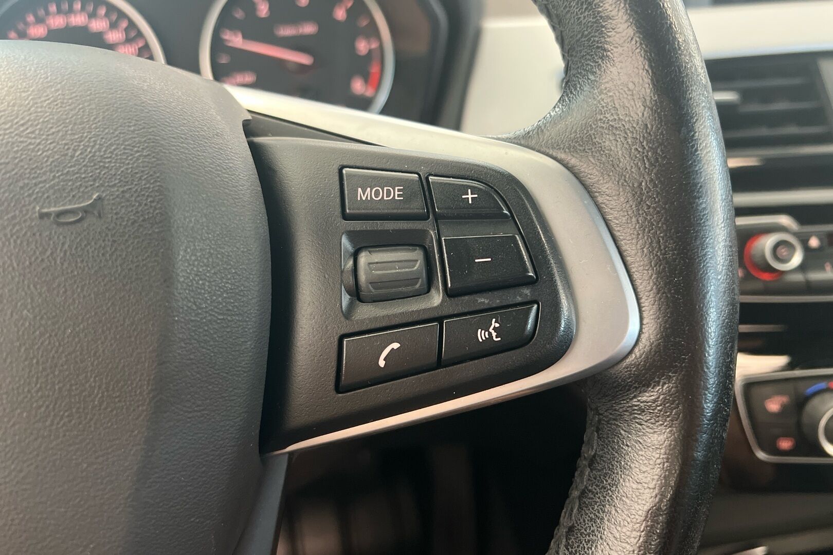 BMW X1 iso kuva 15