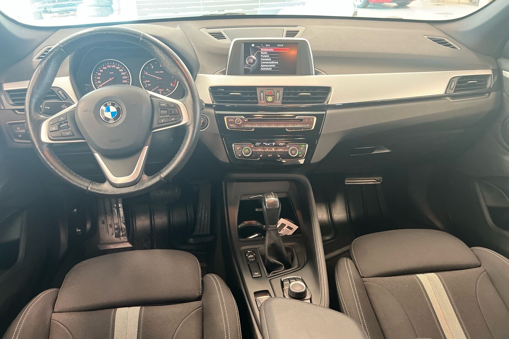 BMW X1 iso kuva 18