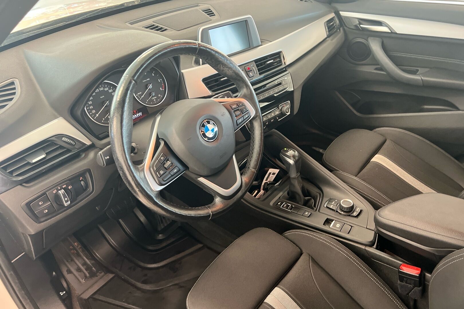 BMW X1 iso kuva 6