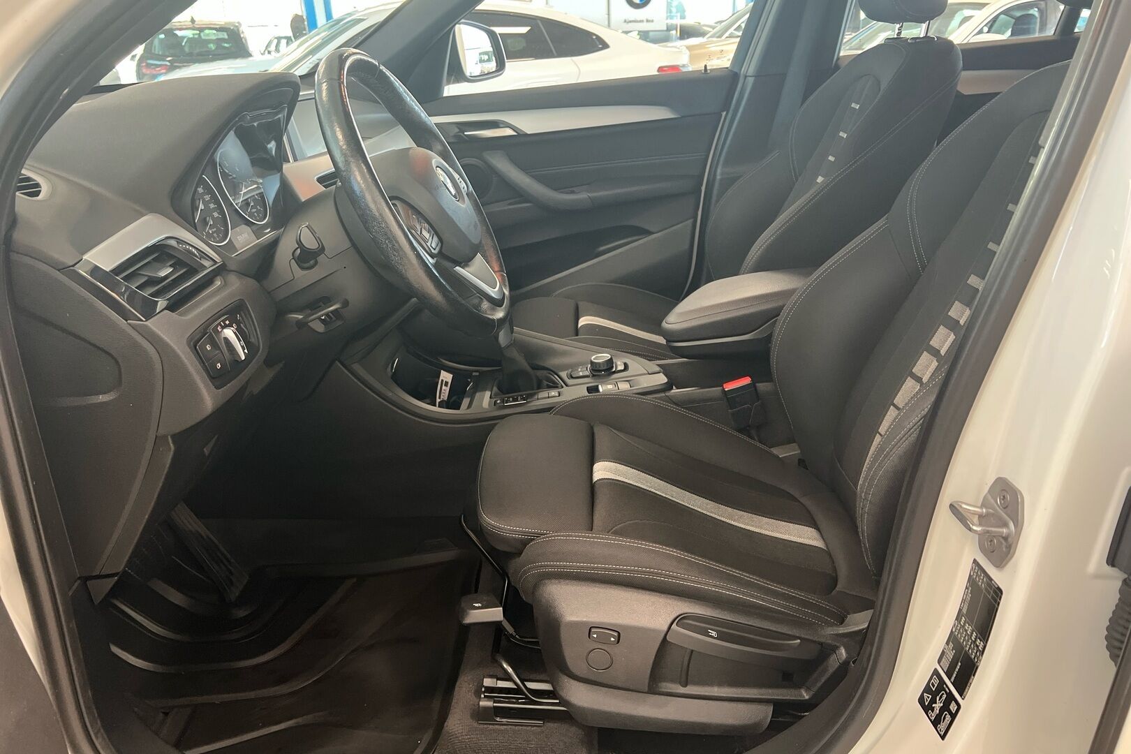 BMW X1 iso kuva 7