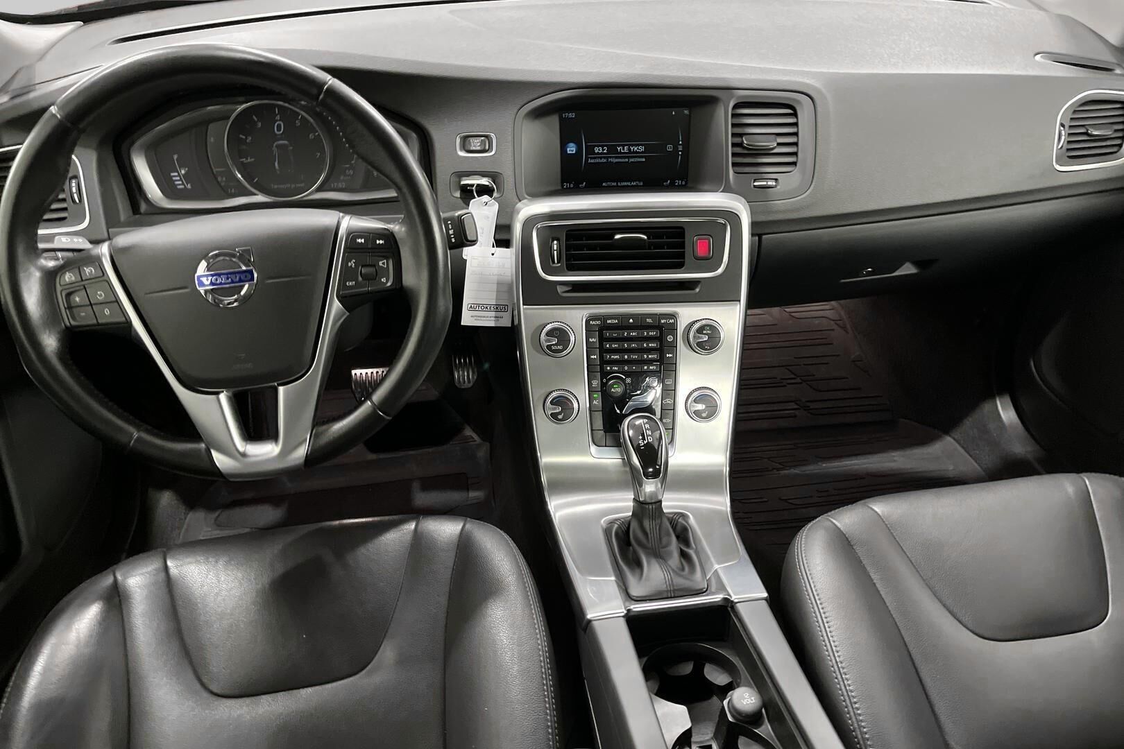 Volvo S60 iso kuva 11