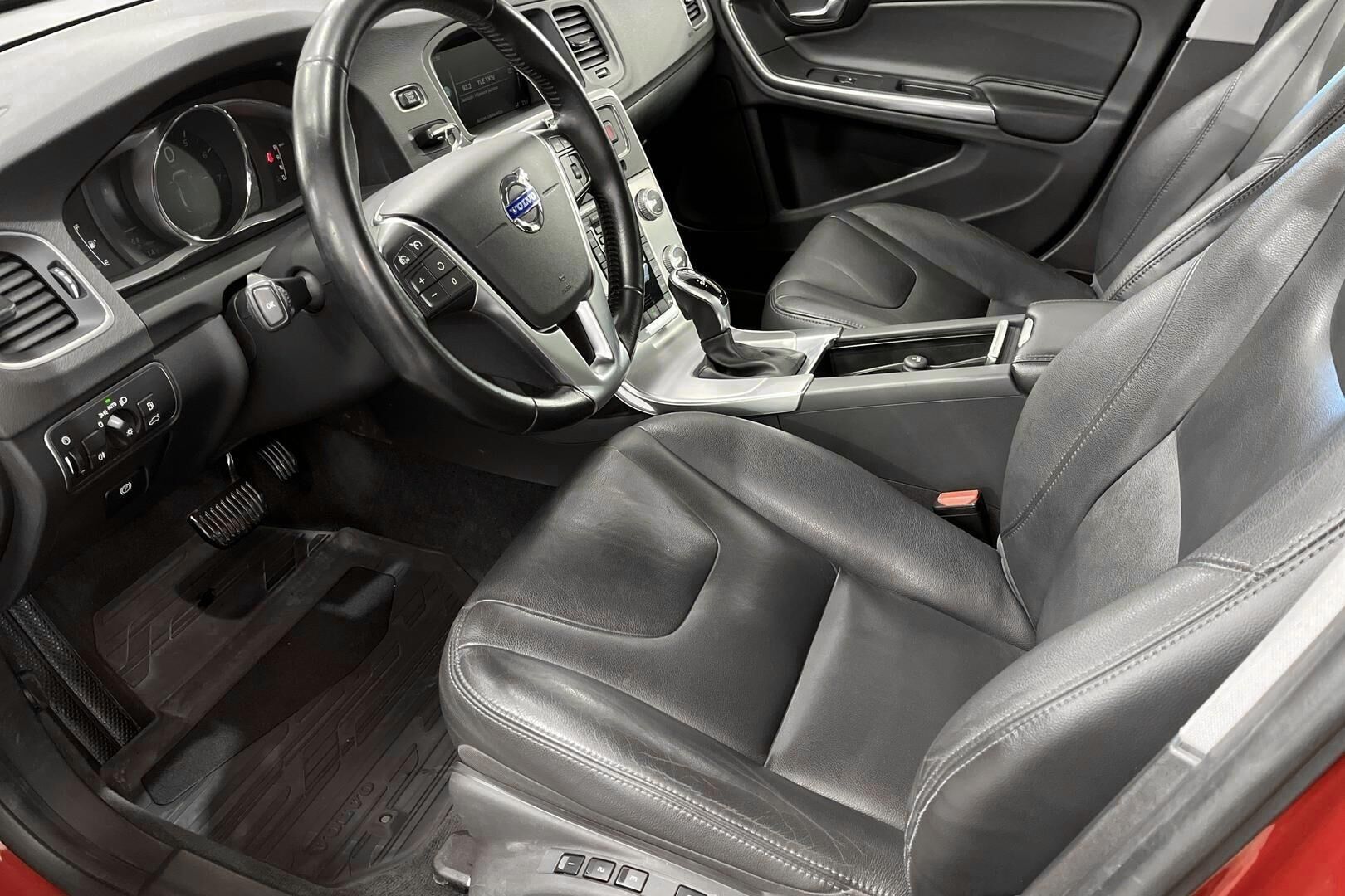 Volvo S60 iso kuva 9