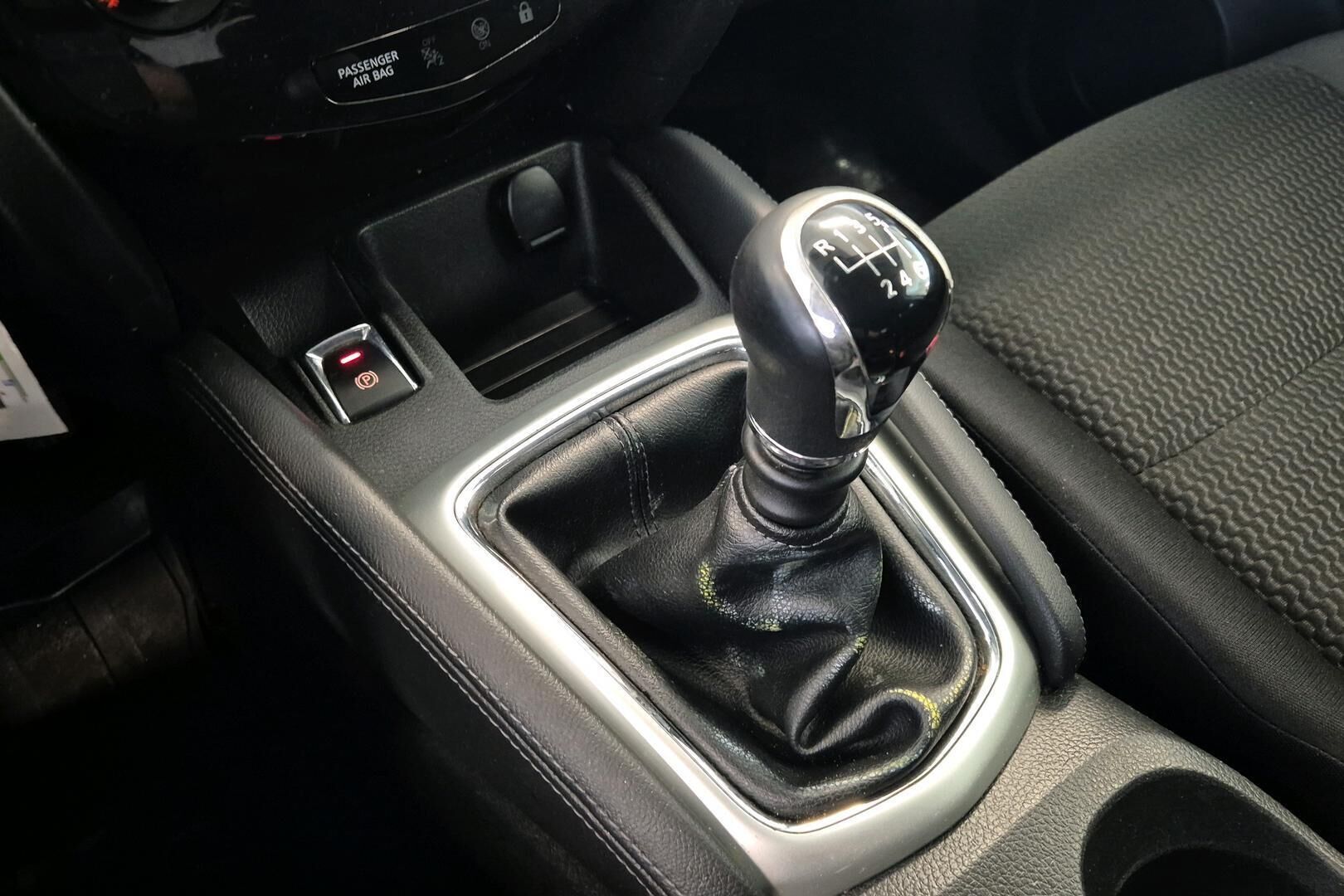 Nissan Qashqai iso kuva 17