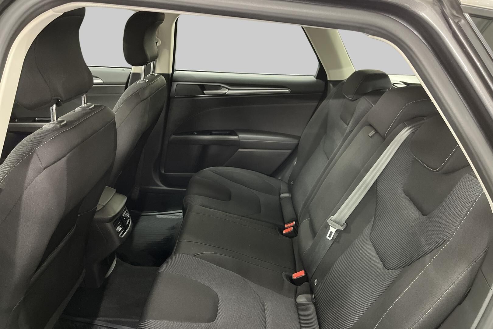 Ford Mondeo iso kuva 10