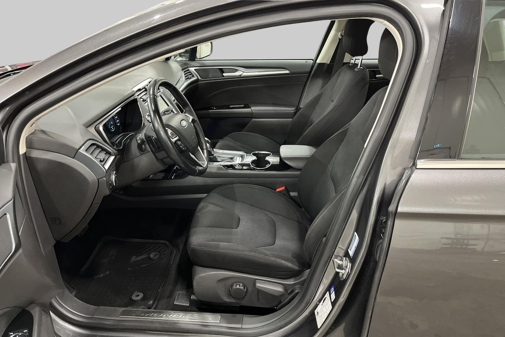 Ford Mondeo iso kuva 9