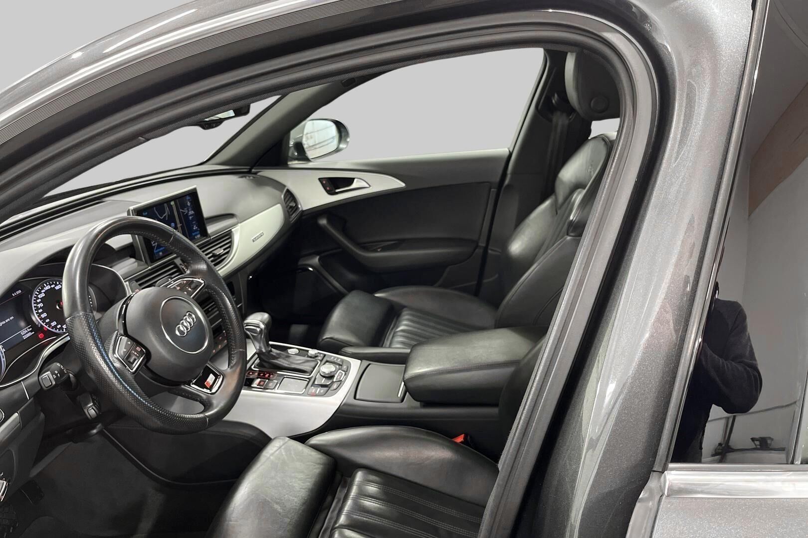 Audi A6 iso kuva 9
