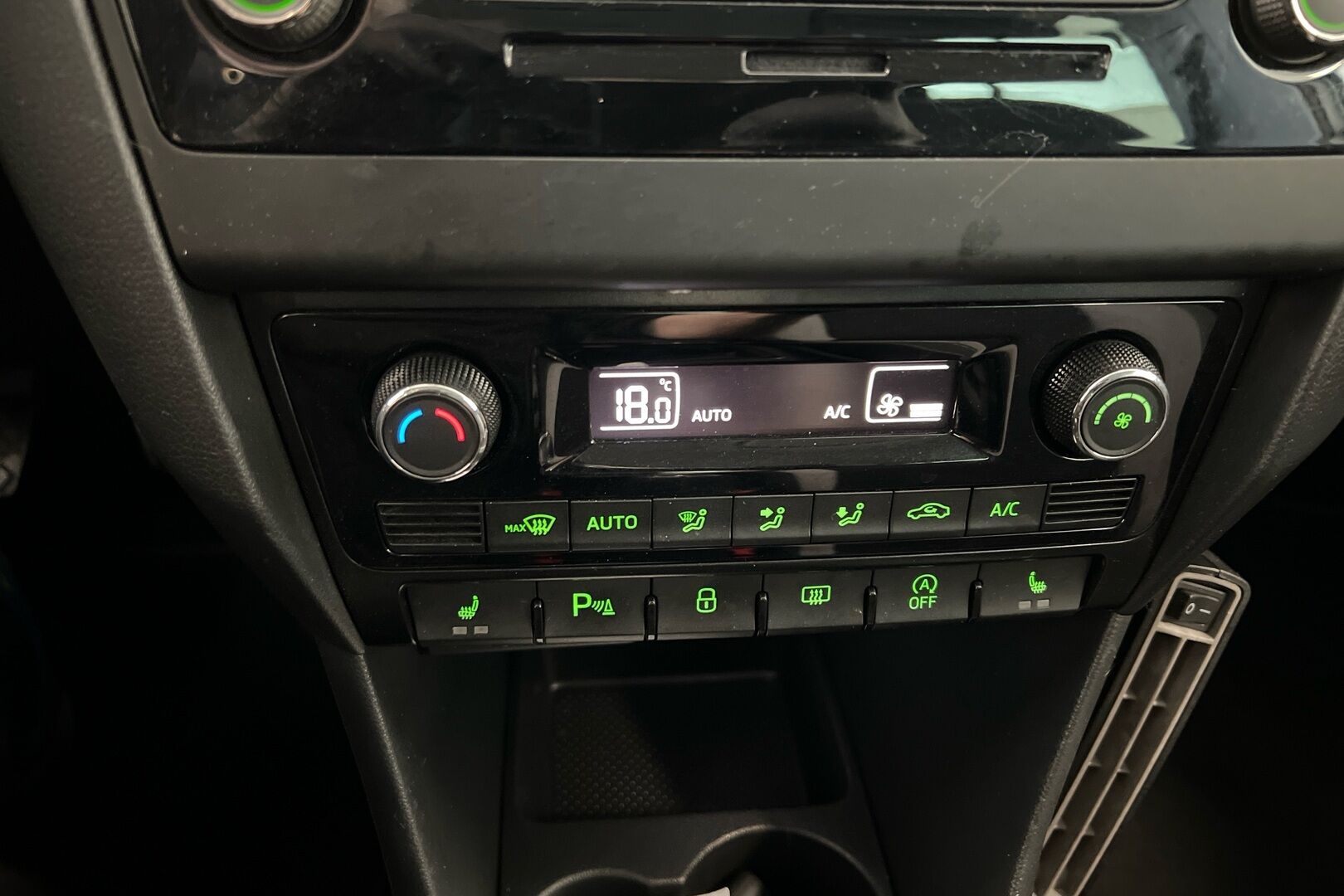 Skoda Rapid iso kuva 13