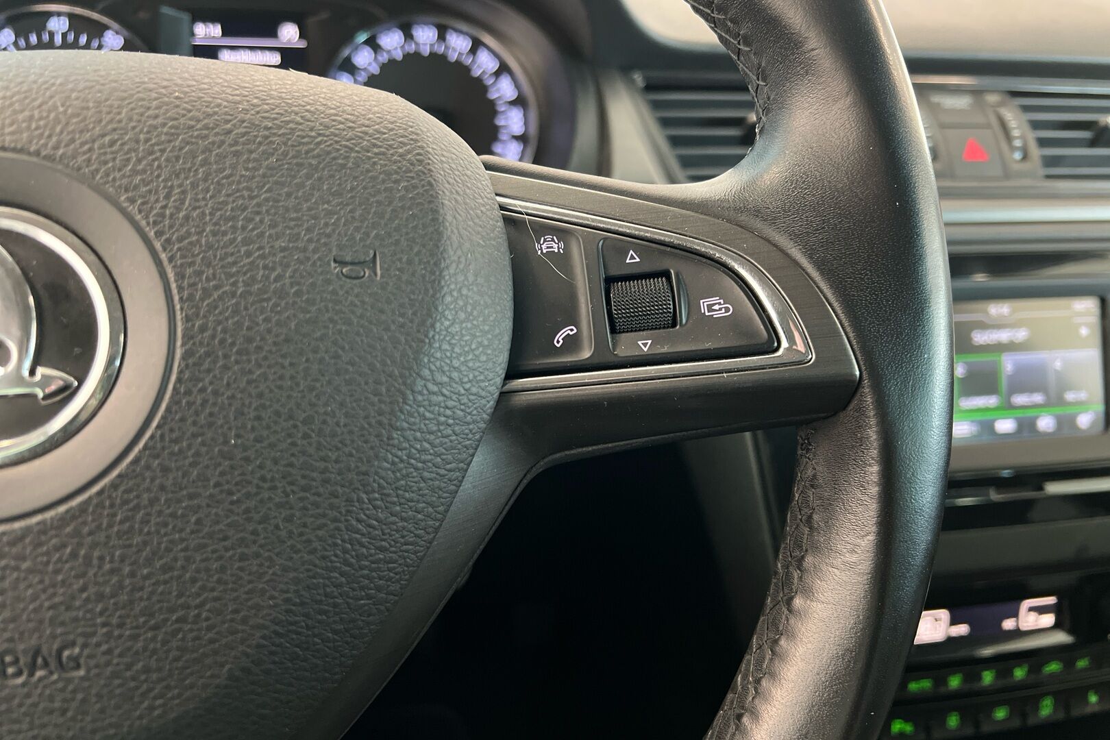Skoda Rapid iso kuva 15