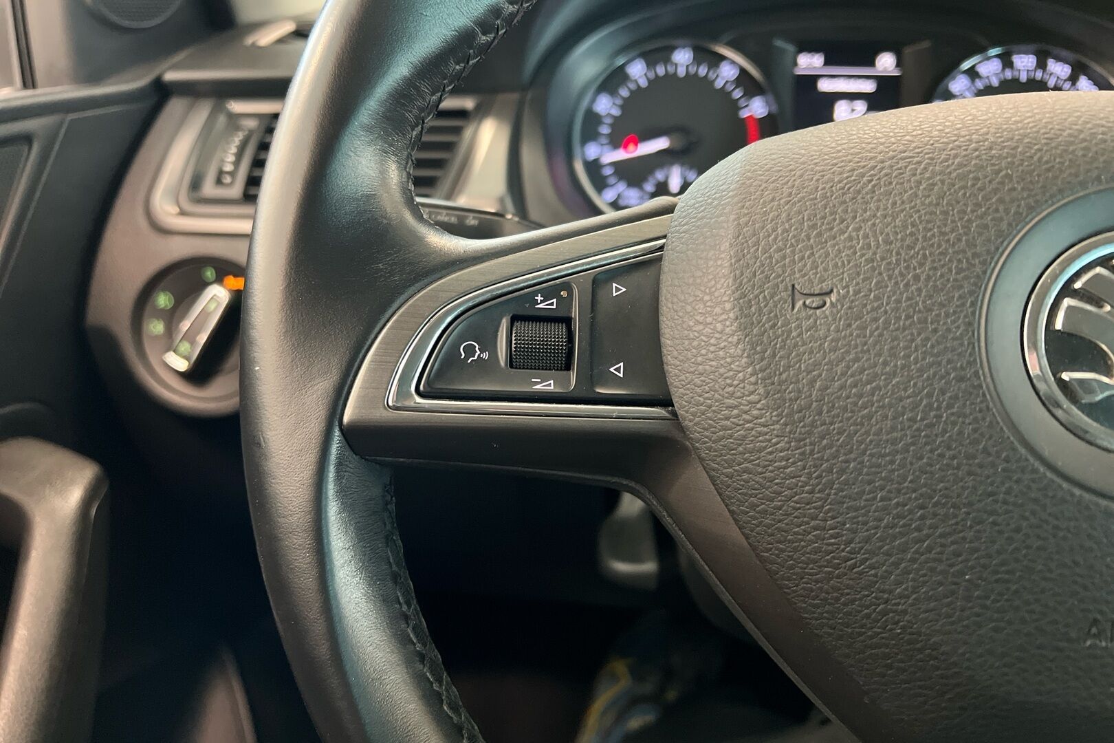 Skoda Rapid iso kuva 16