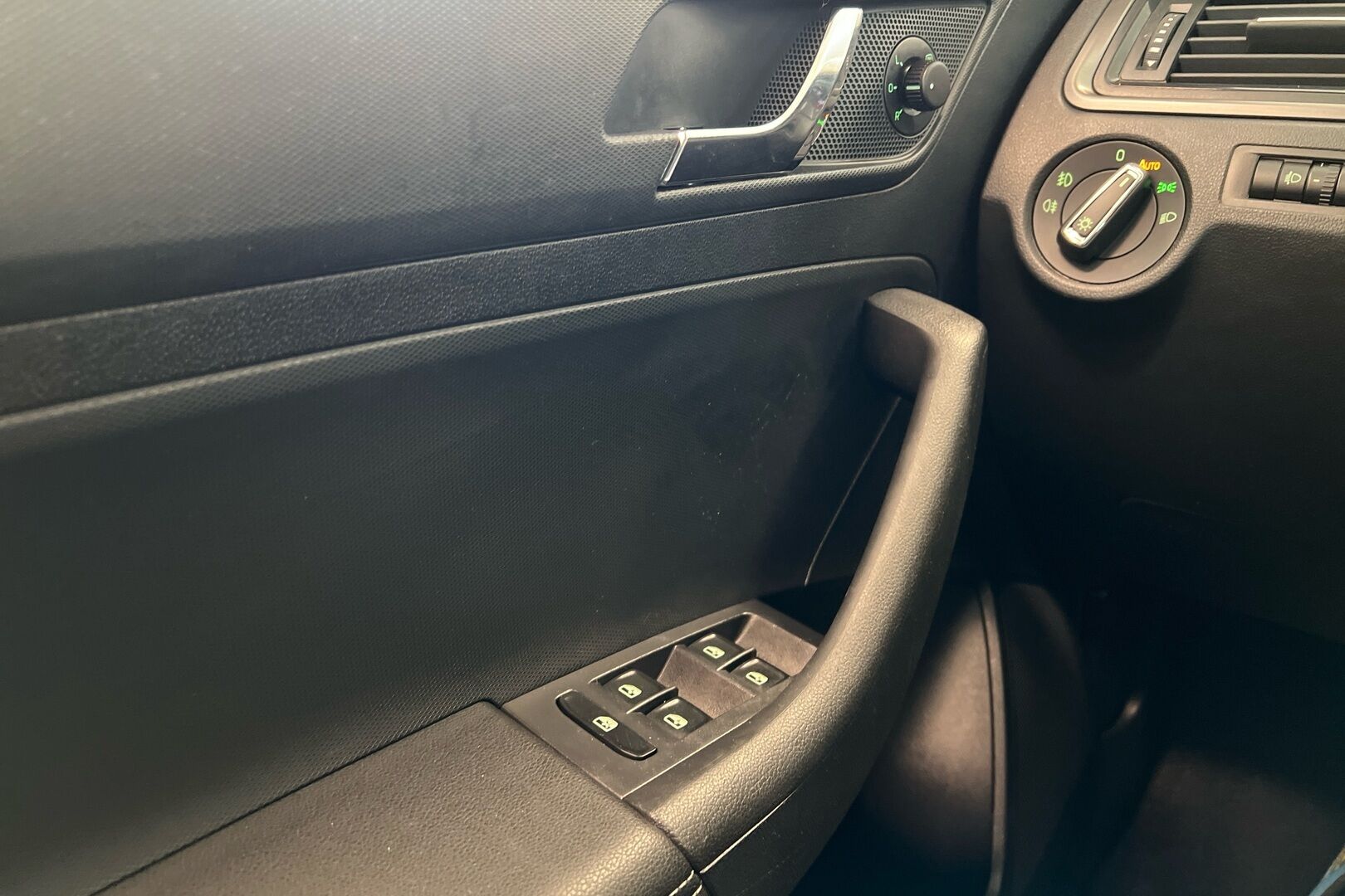 Skoda Rapid iso kuva 17