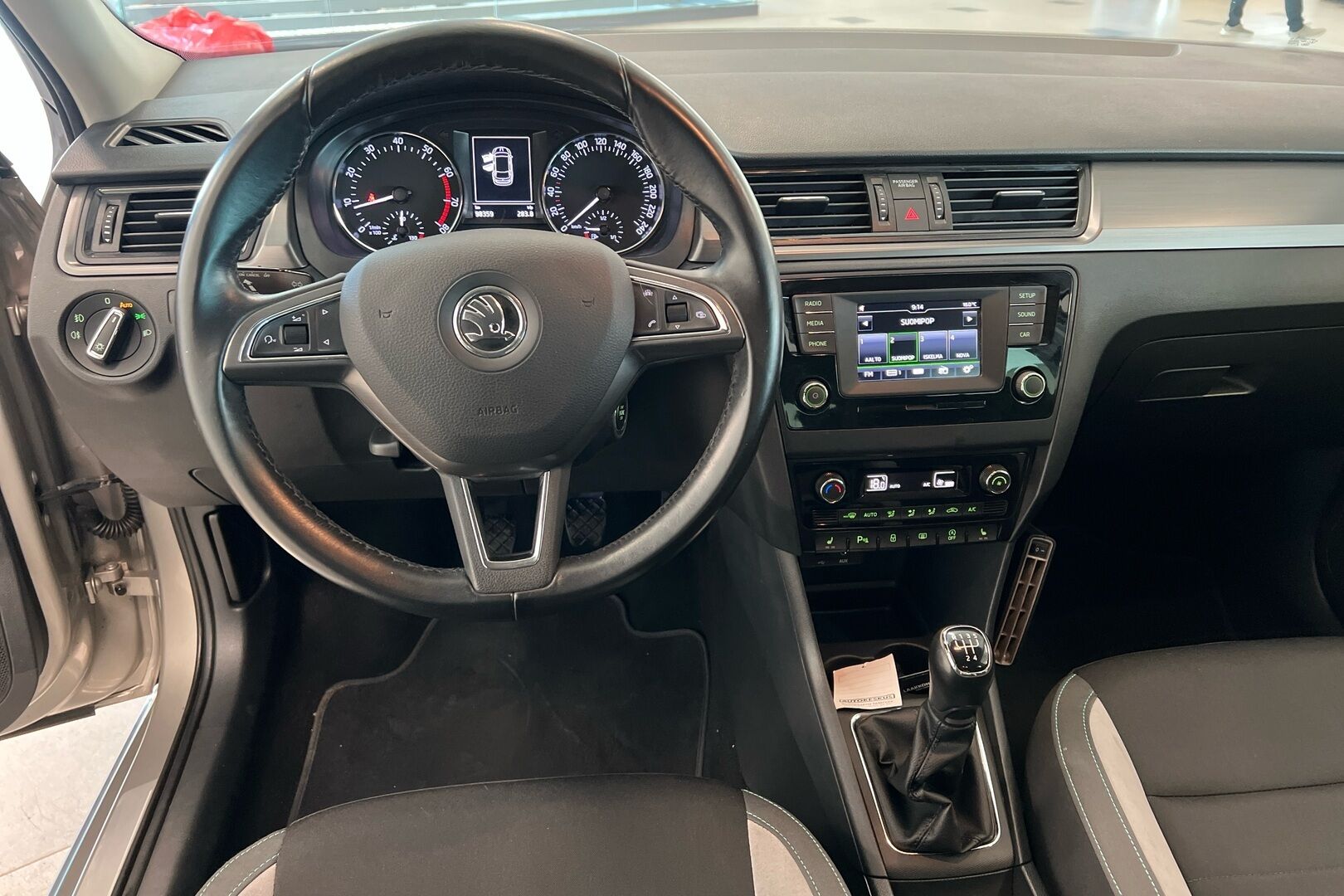 Skoda Rapid iso kuva 20