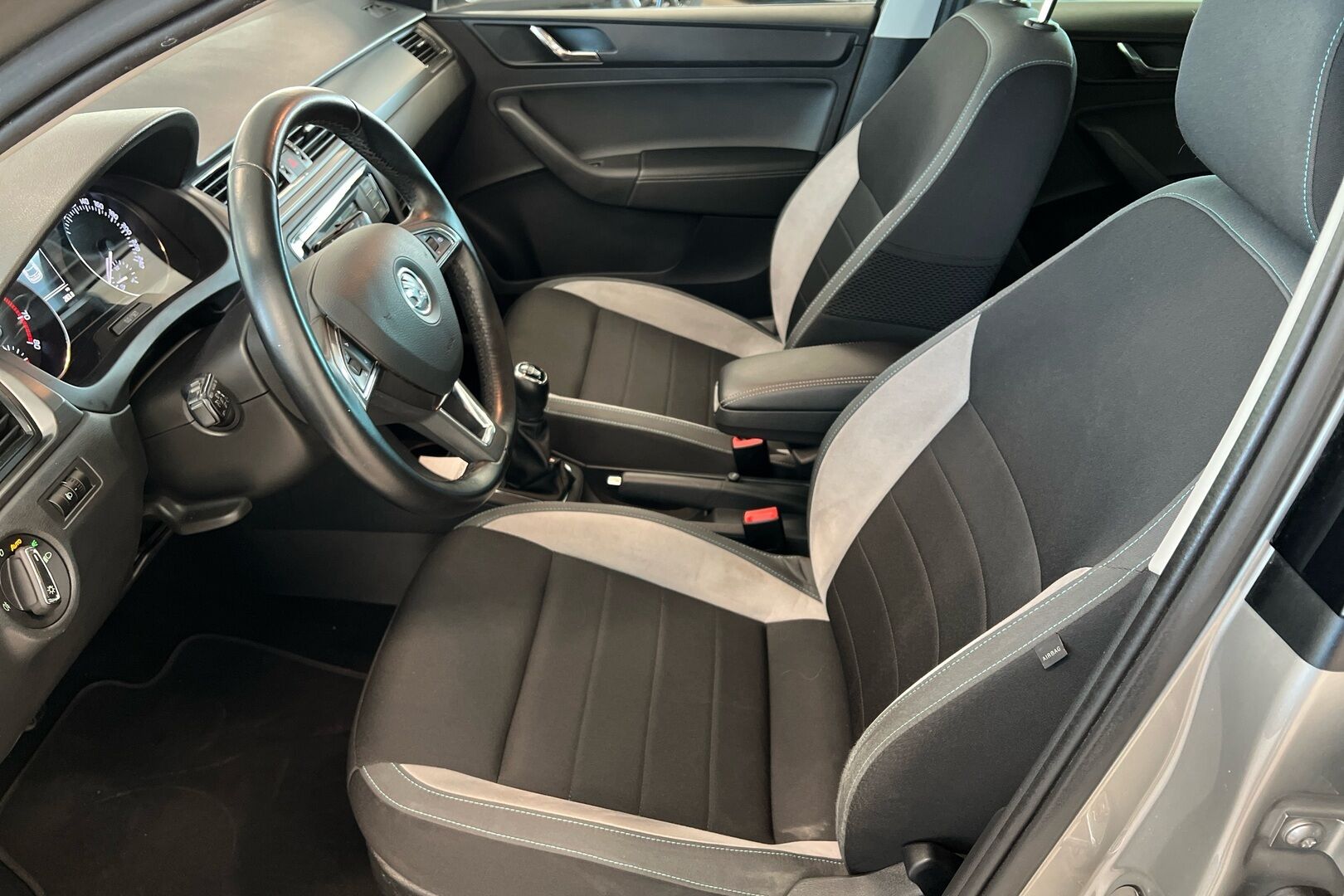 Skoda Rapid iso kuva 7