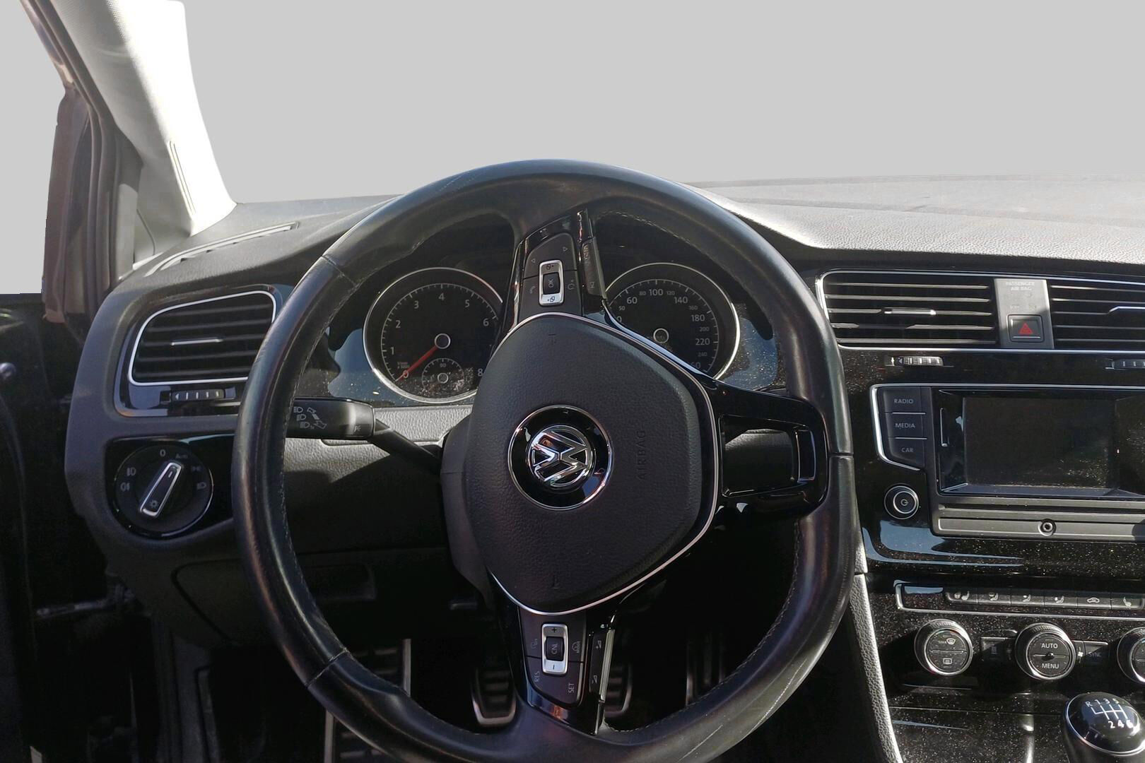 Volkswagen Golf iso kuva 2