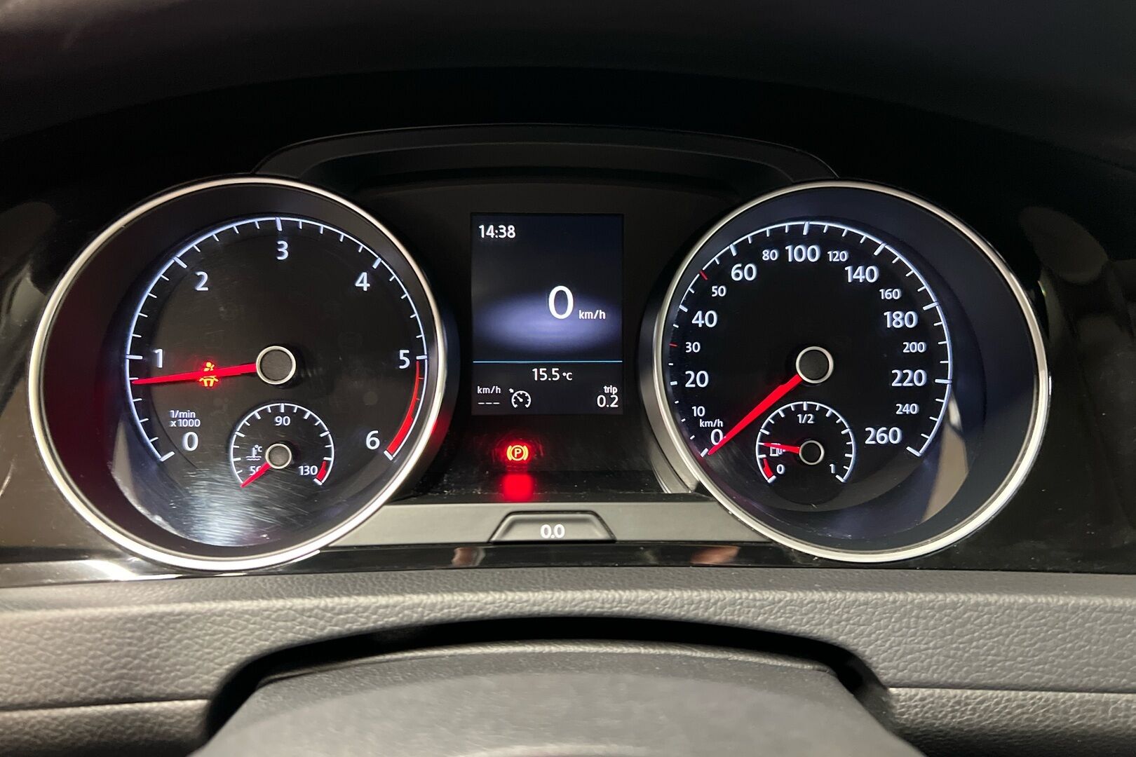 Volkswagen Golf iso kuva 11
