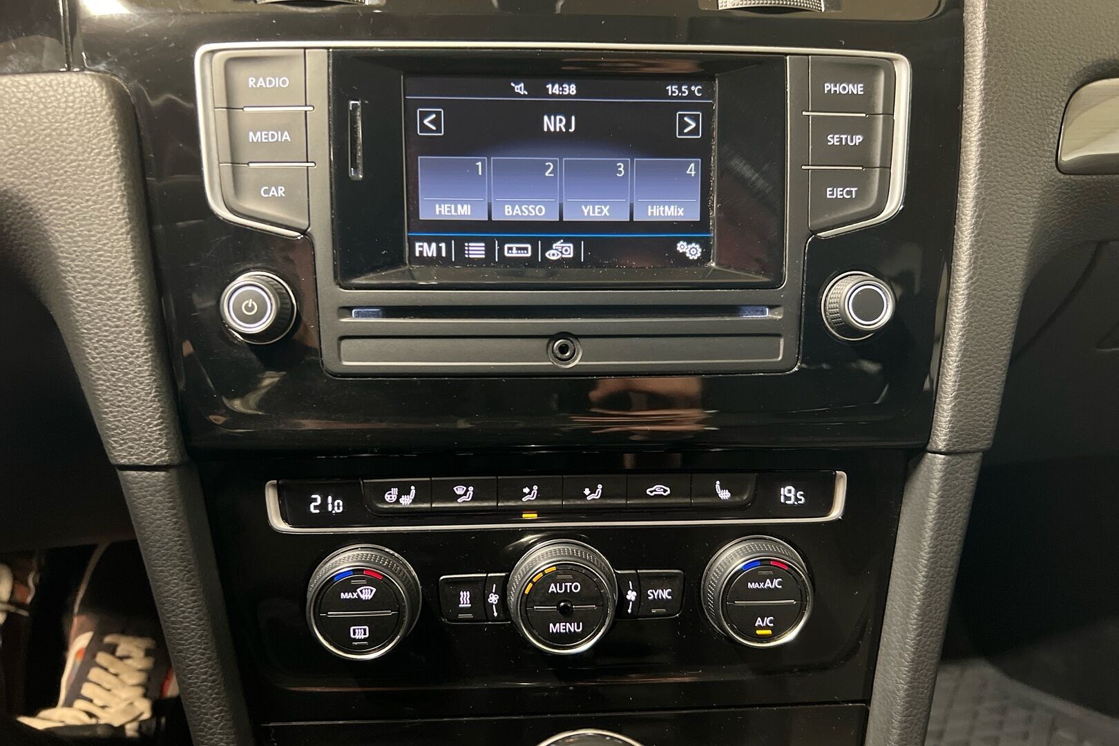 Volkswagen Golf iso kuva 12