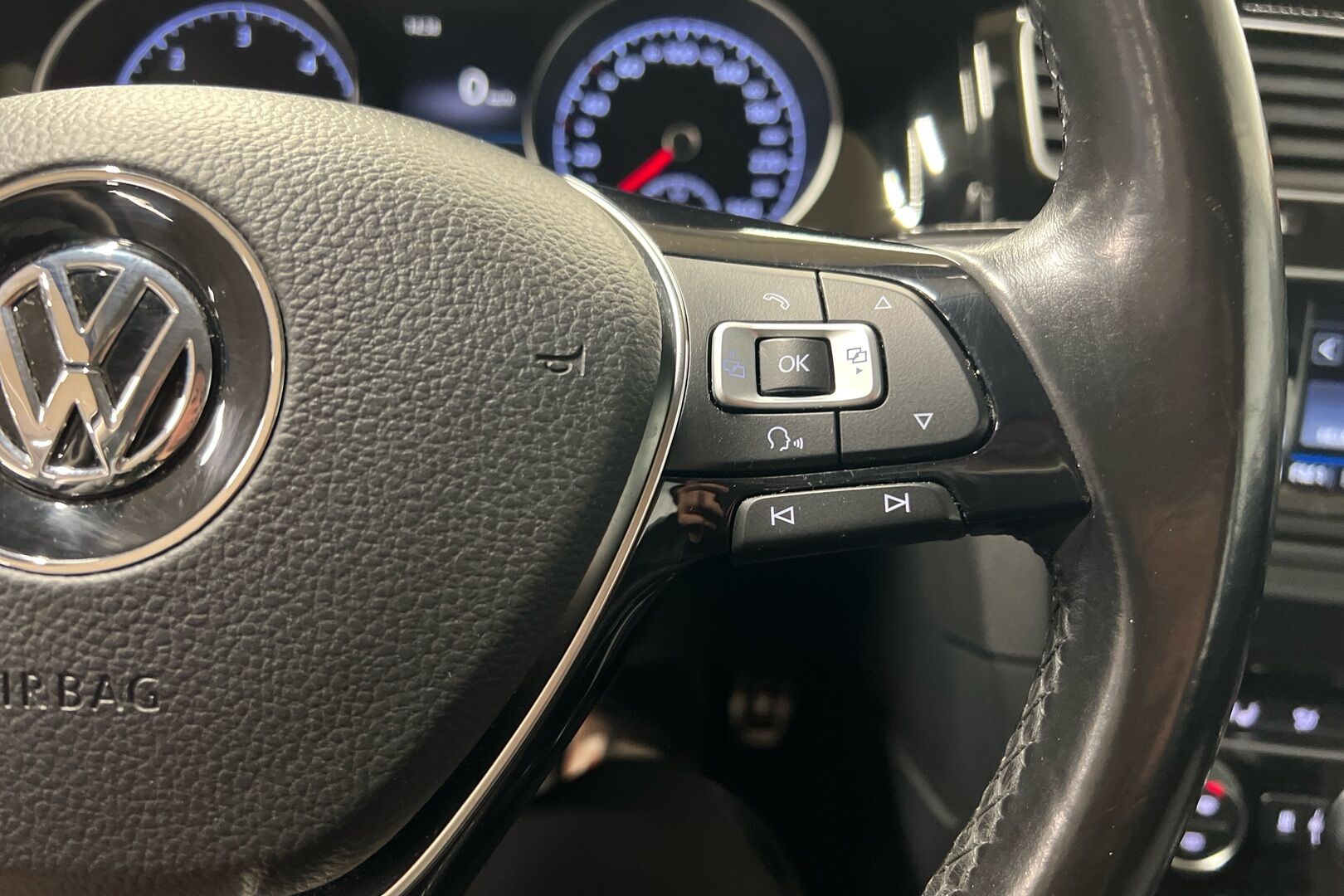 Volkswagen Golf iso kuva 14