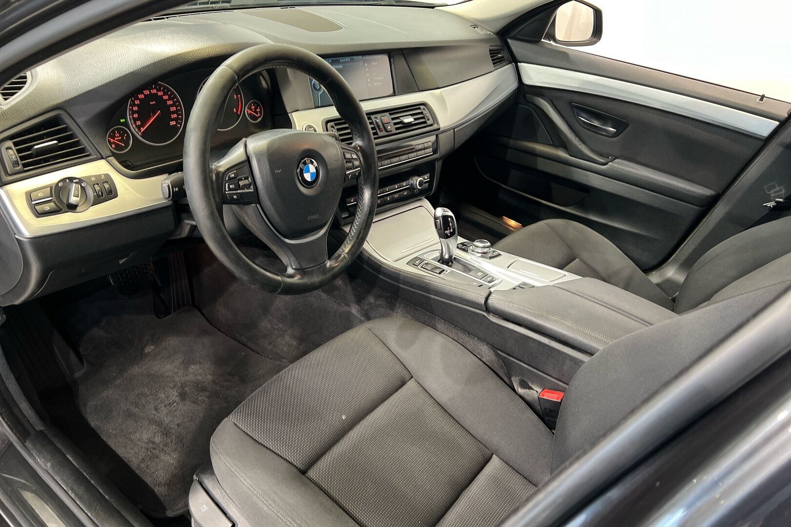 BMW 5-sarja iso kuva 6