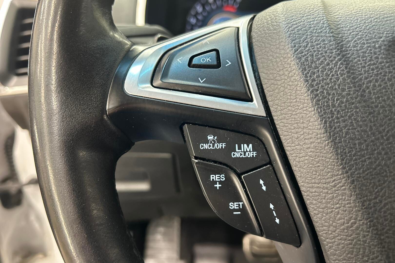 Ford Edge iso kuva 16