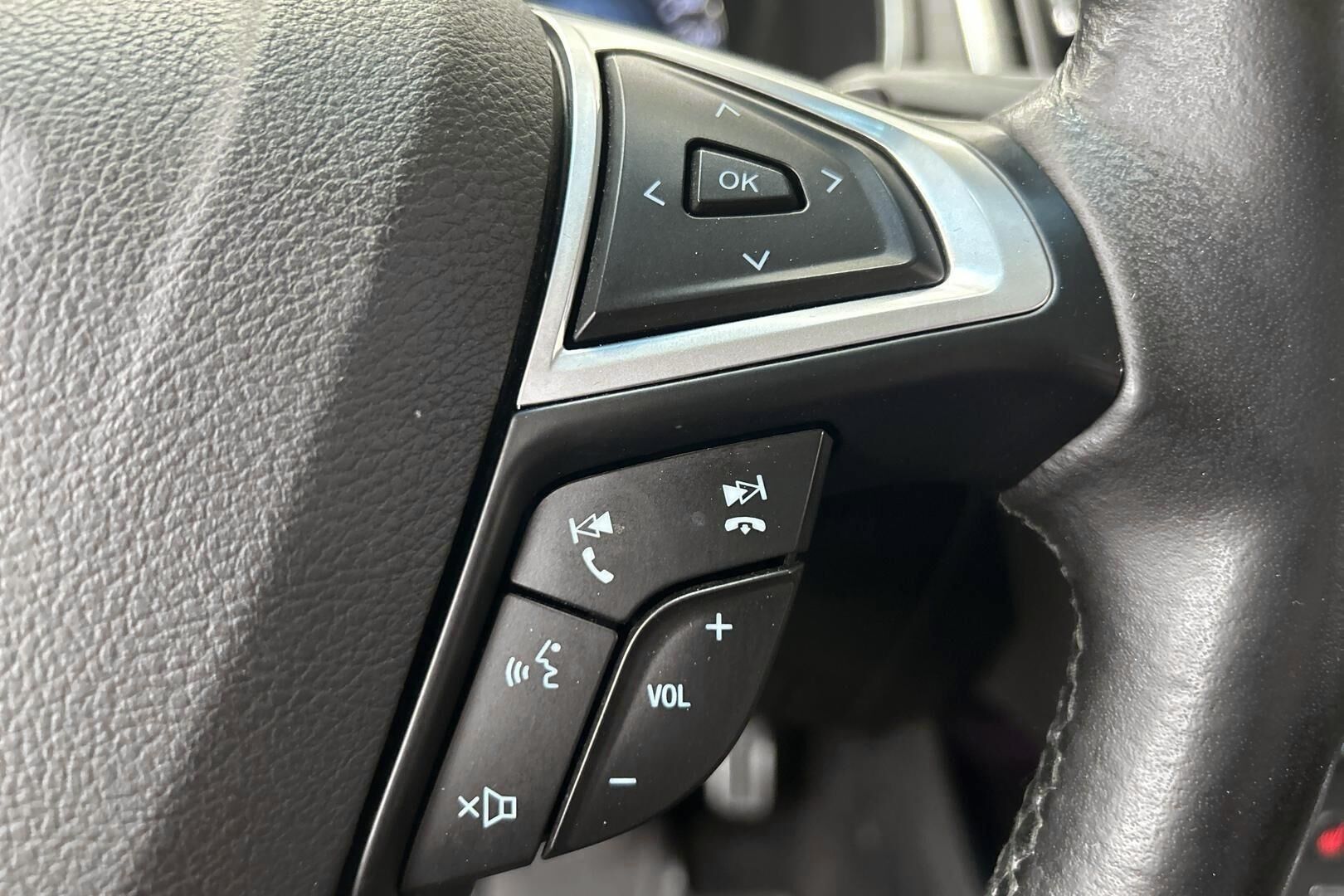 Ford Edge iso kuva 17
