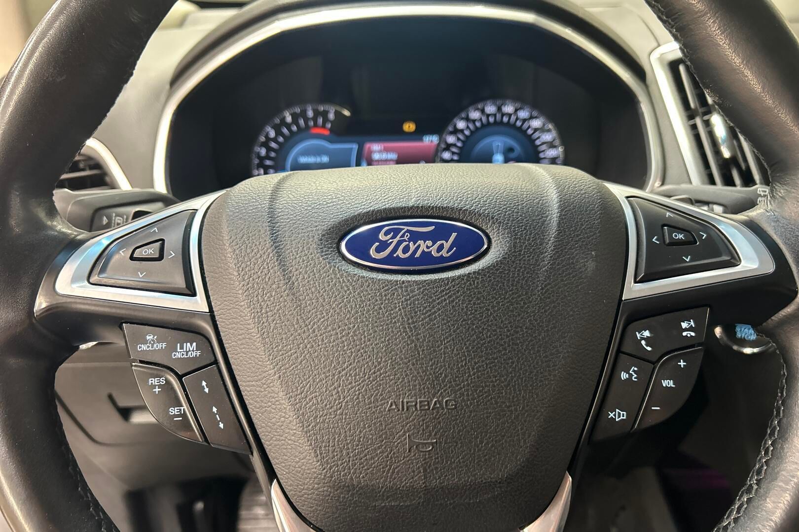 Ford Edge iso kuva 19
