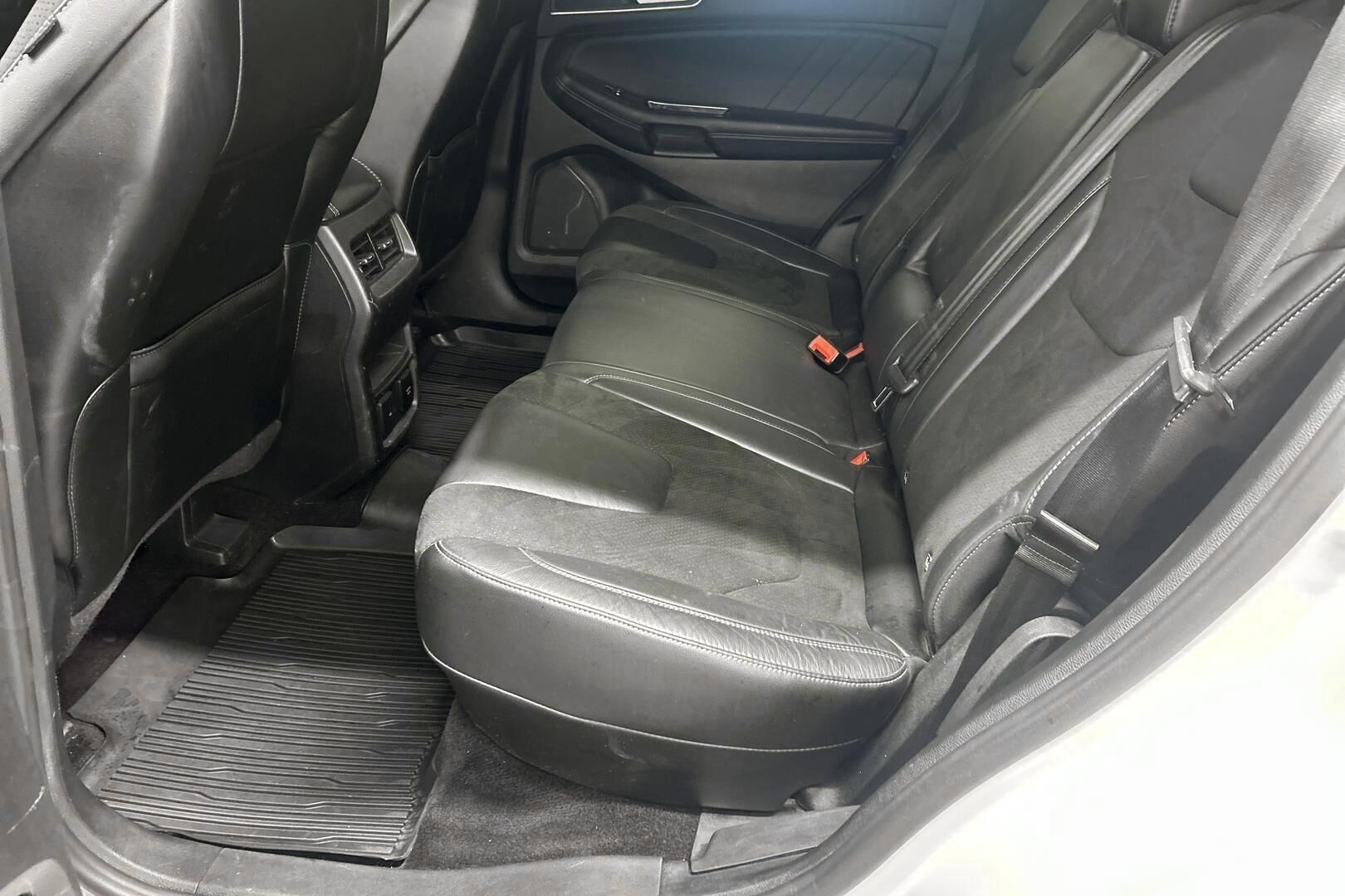 Ford Edge iso kuva 8