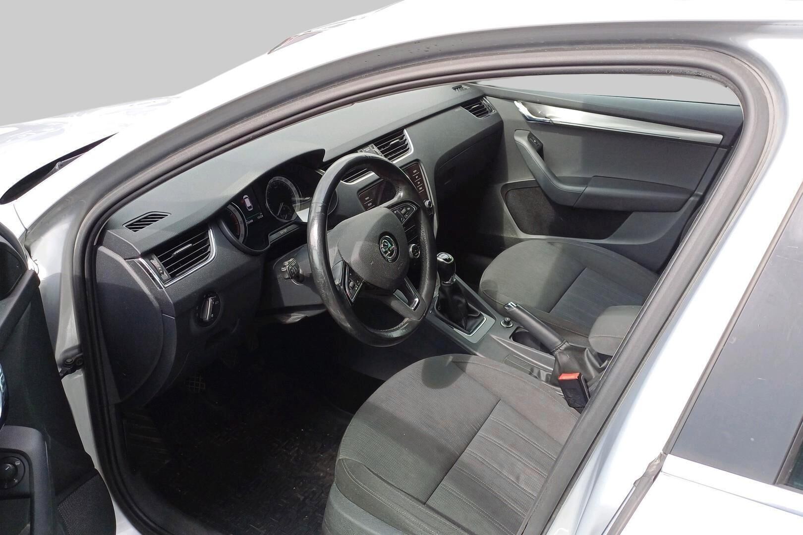Skoda Octavia iso kuva 1
