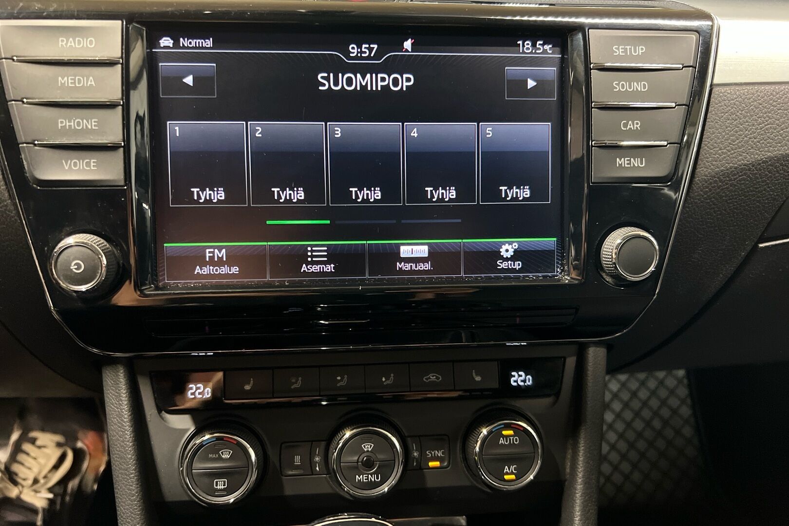 Skoda Superb iso kuva 11