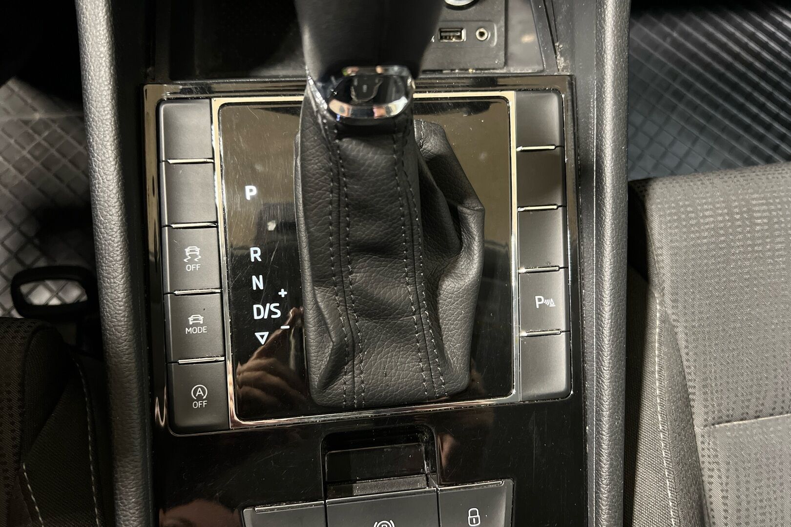 Skoda Superb iso kuva 12