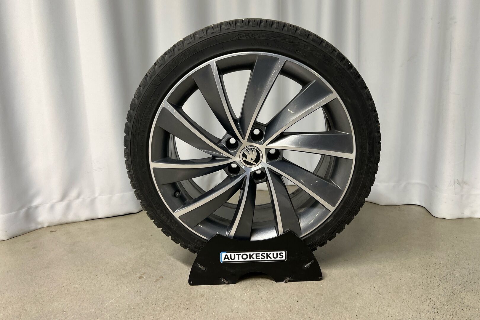 Skoda Superb iso kuva 15