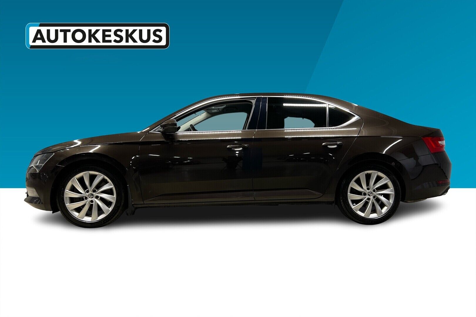 Skoda Superb iso kuva 5