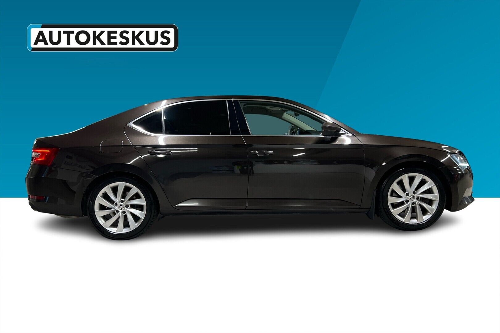Skoda Superb iso kuva 6