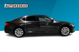 Skoda Superb esikatselu 6