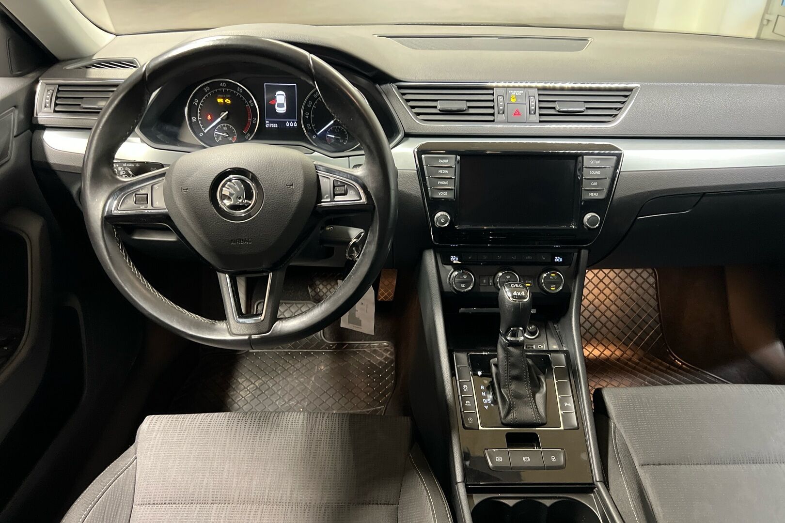 Skoda Superb iso kuva 7
