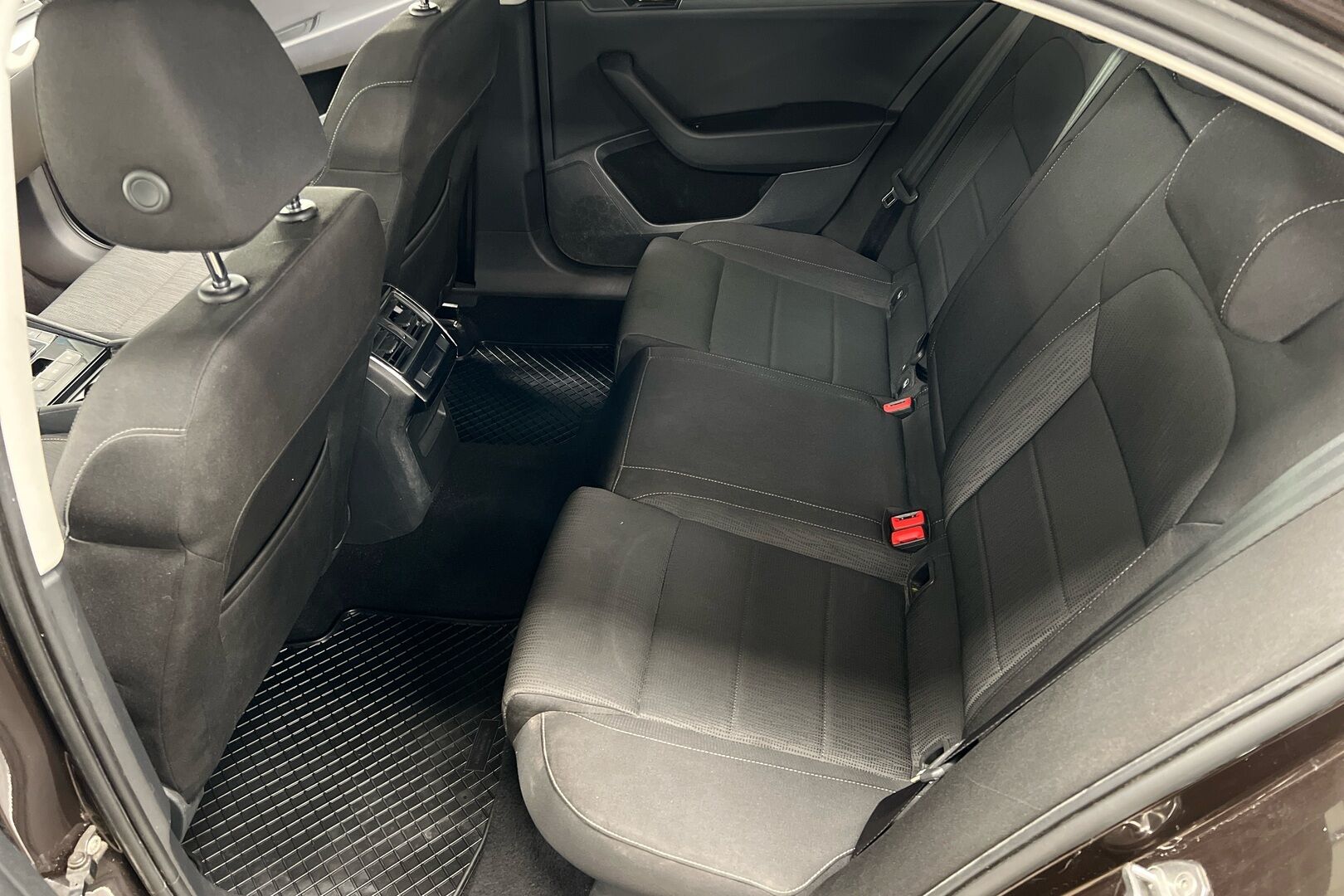 Skoda Superb iso kuva 8