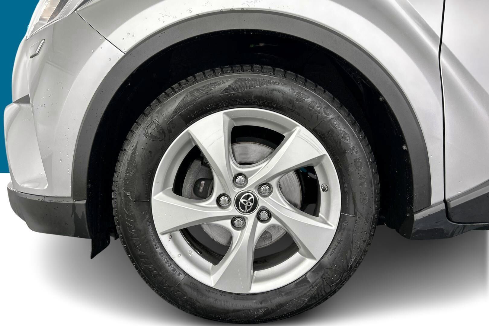 Toyota C-HR iso kuva 13
