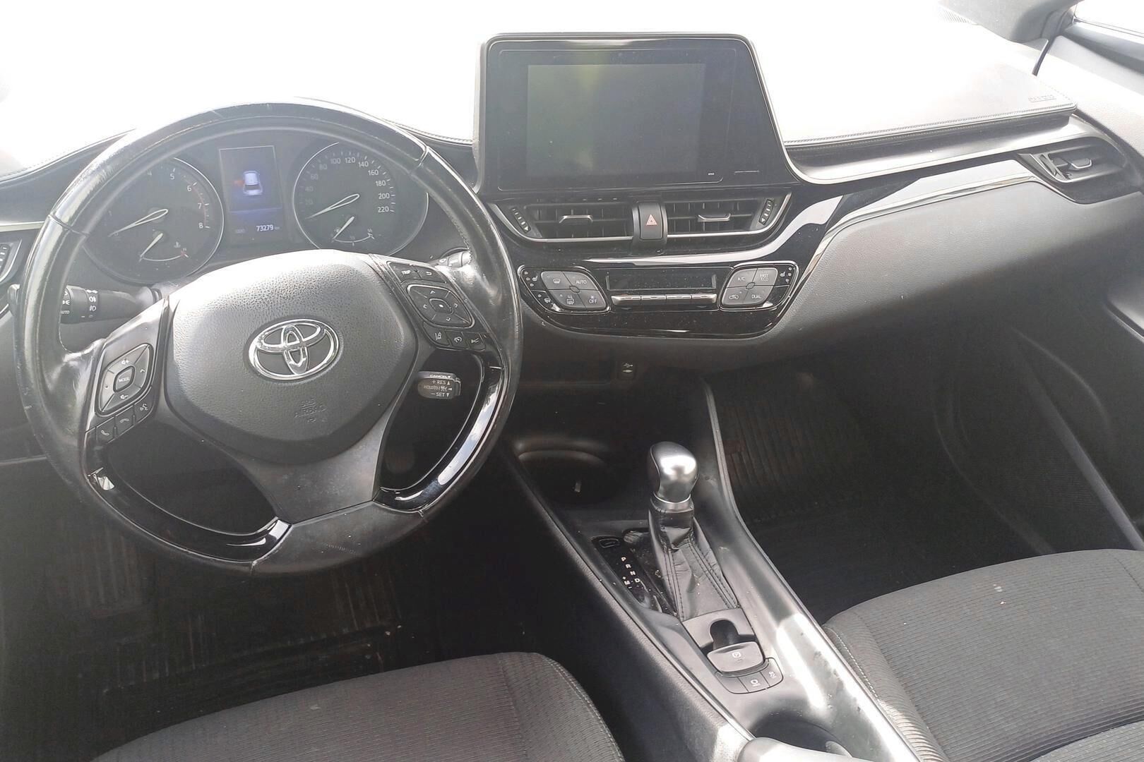 Toyota C-HR iso kuva 3