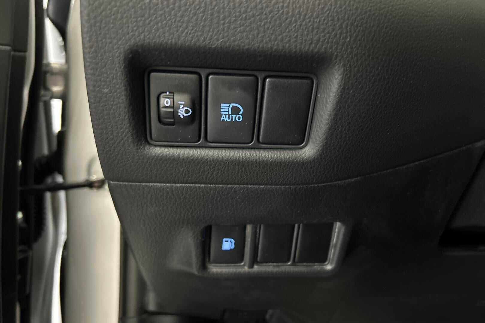 Toyota C-HR iso kuva 24