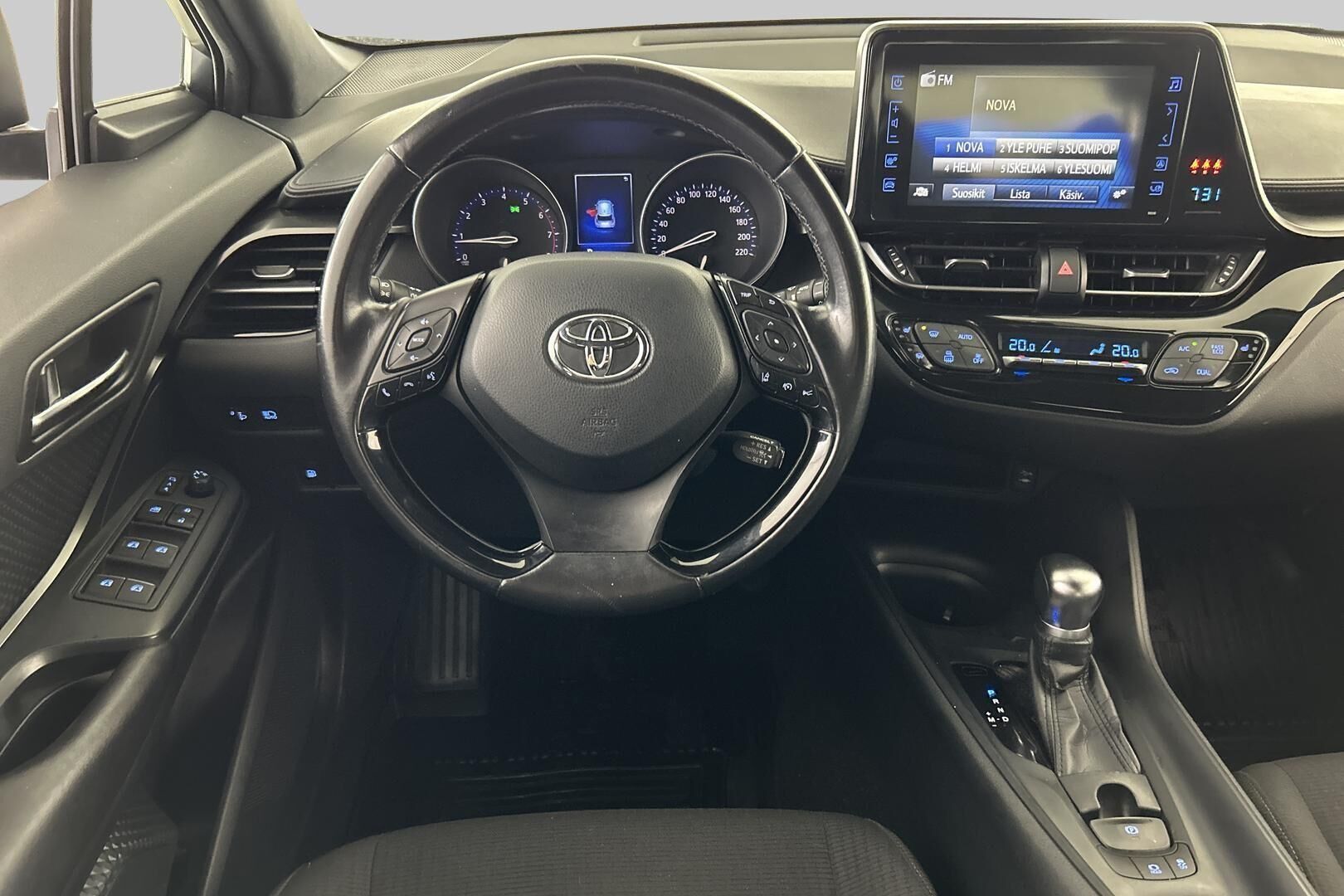 Toyota C-HR iso kuva 26