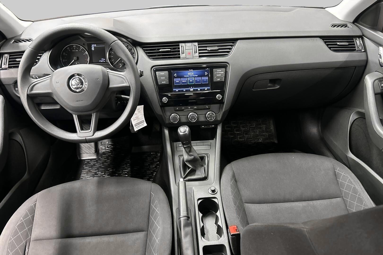 Skoda Octavia iso kuva 8