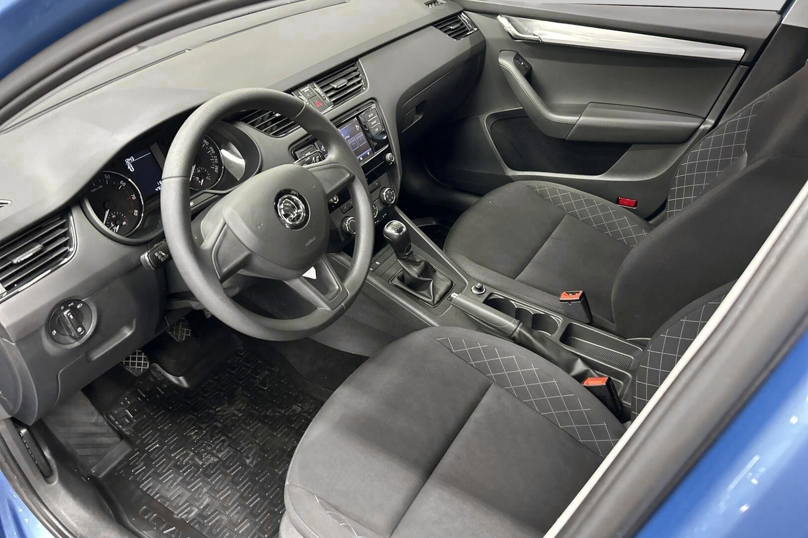 Skoda Octavia iso kuva 7